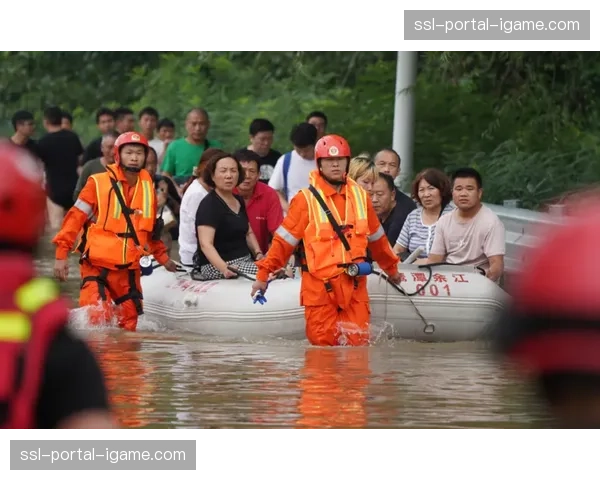 特写镜头：暴雨中河南队门将连续做出三次关键扑救